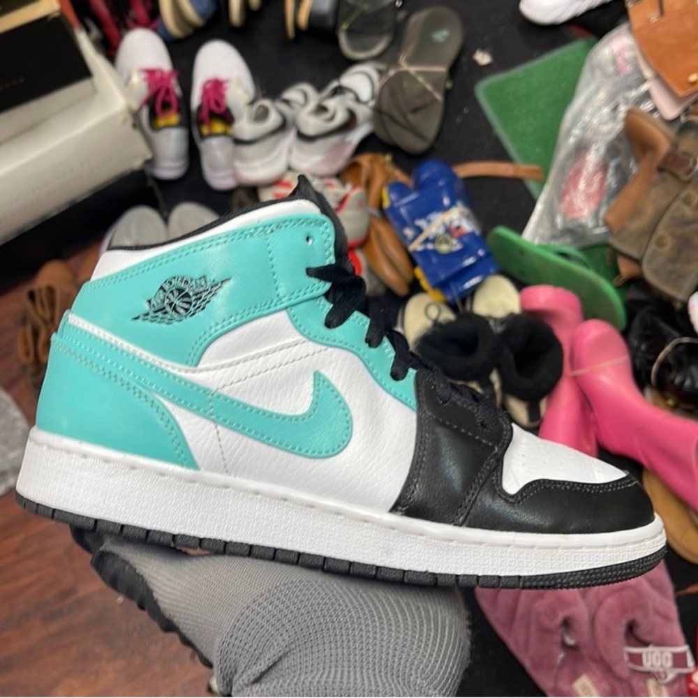 Teal air Jordan’s 1 👀